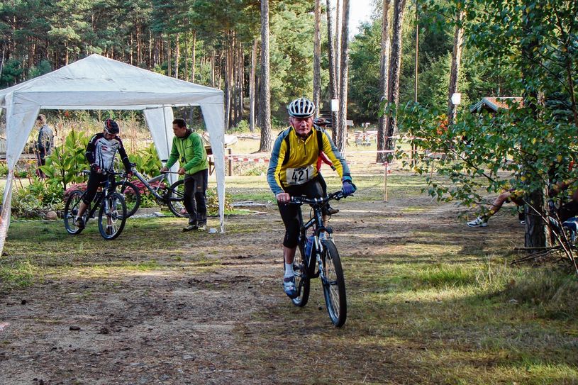 Beim Wechsel aufs Rad kommt es zum Bike Biathlon wieder auf jede Sekunde an. Foto: hjg