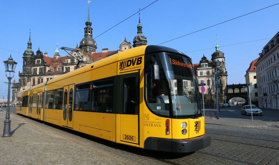 Straßenbahnen sind eine gute Alternative, um in Dresden durch den Advent zu kommen. Foto: Dresdner Verkehrsbetriebe AG