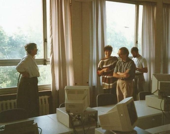 Ein Schnappschuss aus dem Fortbildungsstudio Pirna-Heidenheim 1992, wie es damals hieß – in der Mitte Barbara Hirsch. Foto: privat