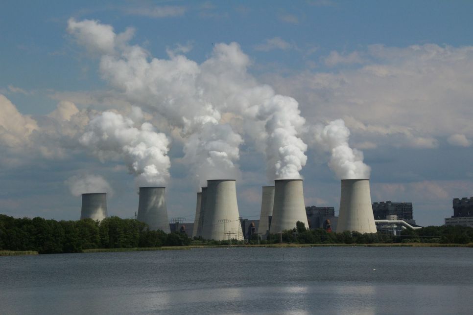 Das Braunkohlekraftwerk Jänschwalde. Steht es etwa bald unter Greenpeace-Flagge? Foto: jho