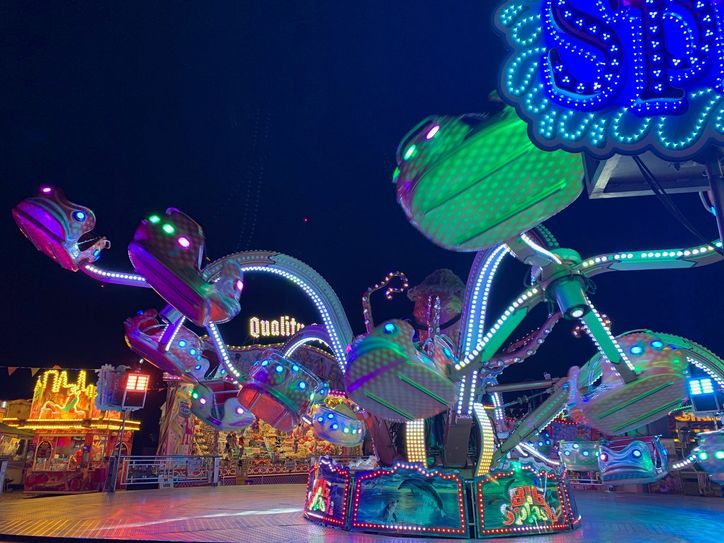 Attraktionen, wie der »Polyp«, laden zum Spaß für Groß und Klein auf das Festgelände ein.  Foto: S.Klinke