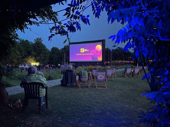 Die Filmnächte laden zum Open-Air-Kino in den Spreeauenpark ein.