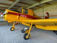Sogar ein Löschflugzeug steht im Hangar.