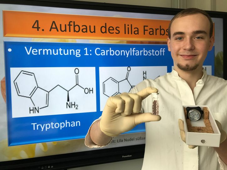 Was Nudeln lila färbt, hat Jungforscher Tom Weigelt vom Einstein-Gymnasium in Neuenhagen bei Berlin herausgefunden. Foto: BASF Schwarzheide GmbH