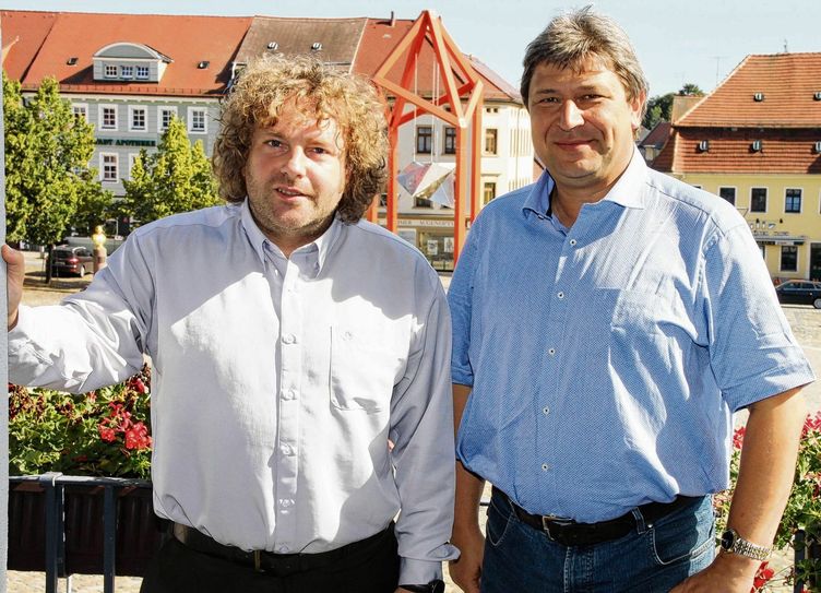 Zum Erfahrungsaustausch traf der Weißwasseraner OB Torsten Pötzsch seinen Amtskollegen Holm Große in dieser Woche in Bischofswerda. Foto: pm
