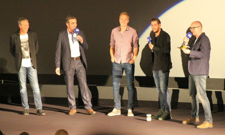 v.l. Trainer Uwe Neuhaus, Sportdirektor Ralf Minge, Aufstiegshelden Marco Hartmann und Justin Eilers, Moderator Jens Umbreit (Foto: Büttner)