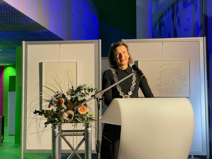 Prof. Dr. Gesine Grande freut sich auf die Zukunft mit der BTU in der Lausitz und in ganz Brandenburg. Foto: Simons