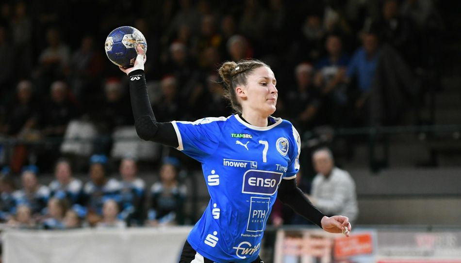 Saskia Nühse beim Wurf