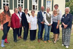 V. l.: Fr. Draunick, Fr. Kuhne, Dr. Rogalla, Fr Kempe, Fr. Schneider, Hr. Richter, Fr. Serowka, Dr. Schönfelder, Hr. Selbitz, Freifrau von Houwald