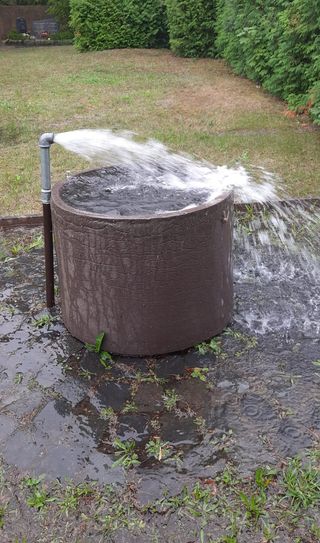 Oft läuft sehr viel Wasser aus dem offenen Rohr ohne Hahn.