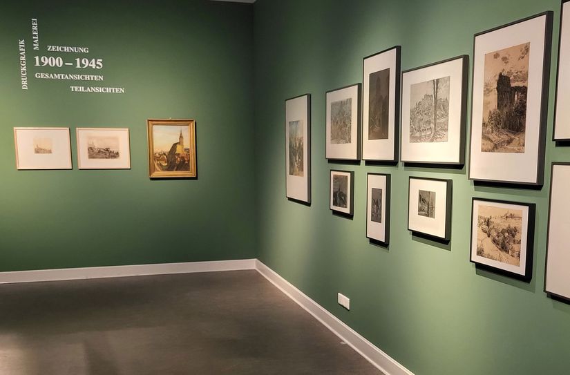 Blick in die Ausstellung »Bautzen fasziniert – Stadtansichten von 1900 bis heute«.