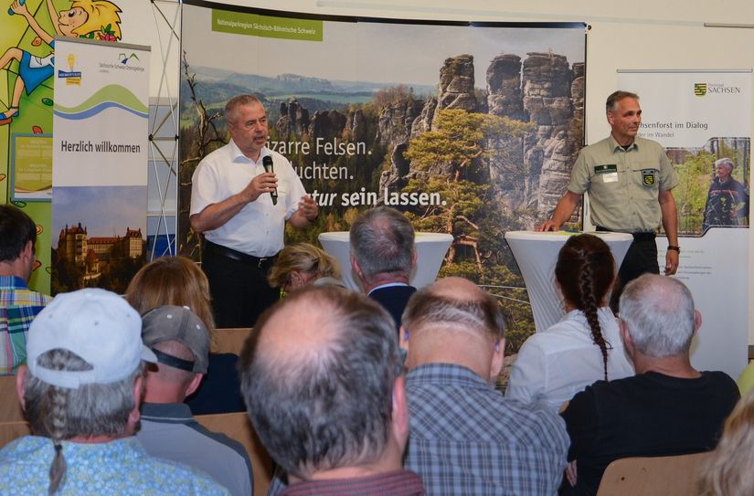 Auch Landrat Michael Geisler (li.) brachte sich beim Gesprächsforum rund um die Nationalparkregion aktiv ein.