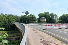 Über diese Brücke in Radeberg wird vermutlich nie wieder LKW-Verkehr rollen, sie hat ein Tragfähigkeitsdefizit.