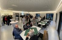 Im 96,54 Quadratmeter großen Saal stehen insgesamt 96 Sitzplätze zur Verfügung.
