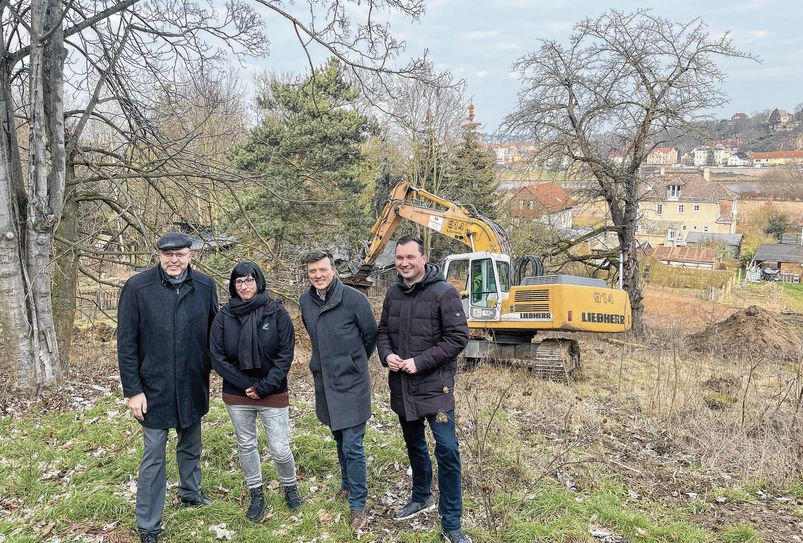 Vorfreude auf den neuen Tierpark bei Oberbürgermeister Olaf Raschke, der künftigen Tierparkleiterin Bianca Ebeler, Bürgermeister Markus Renner und Falk Müller, Geschäftsführer des Betreibers SDM (v.l.).