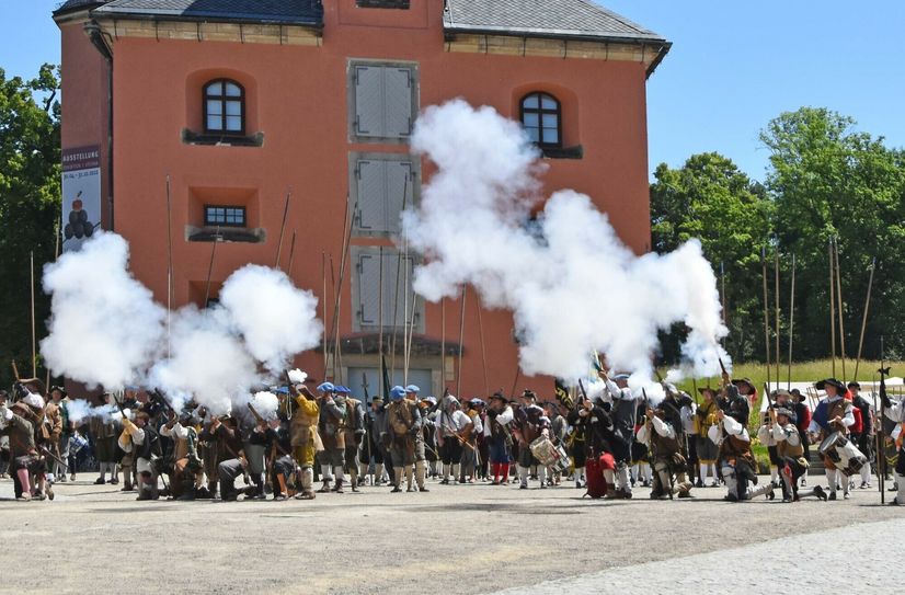 Etwa 300 Darsteller aus dem In- und Ausland sind beim Historienspektakel dabei.