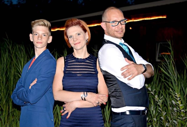 Cindy mit Sohn Niklas und Lebensgefährte René. Foto: privat