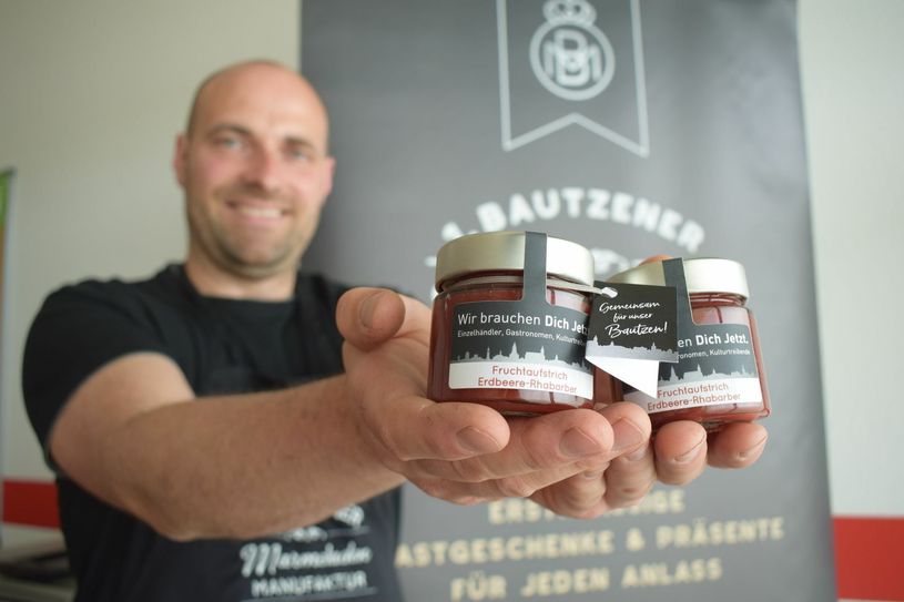 Die Botschaft auf dem Etikett ist deutlich: »Wir brauchen dich jetzt. Einzelhändler, Gastronomen, Kulturtreibende.« Foto: spa