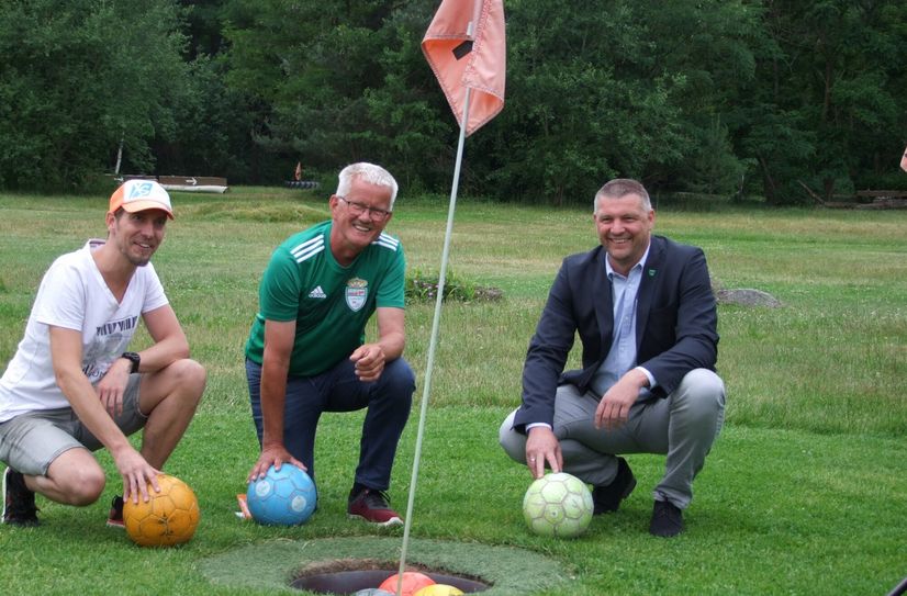 Catering-Chef Daniel Timm, Soccergolf-Projektleiter Ralf Fellendorf und Bürgermeister Rico Pfeiffer freuen sich auf das Soccergolf-Event im August.