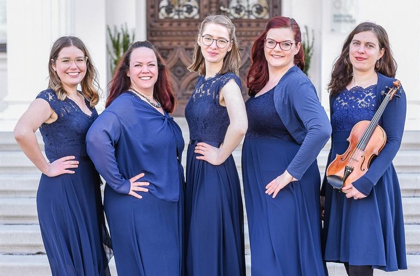 Die Vocal-Gruppe »The Tones« zeichnen sich durch ihren vierstimmigen Satzgesang aus, der mit der Geige wird. Sie sind am Samstag, 23. Juli, in Vetschau zu Gast.