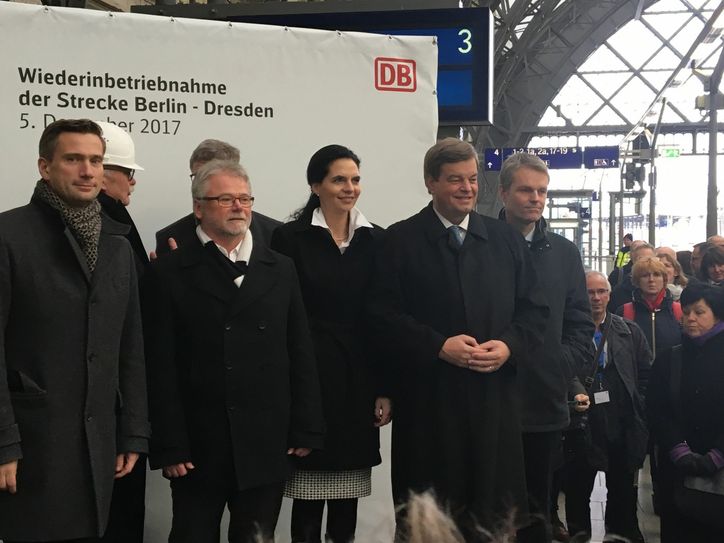 „Großer Bahnhof“ bei der Wiederinbetriebnahme der Strecke Berlin - Dresden. Foto: IHK Cottbus