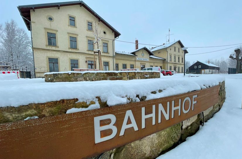 Der Bahnhof soll zum »Kult.halt« mit Tourist-Information, Coworking-Spaces, Veranstaltungsraum, Radverleih und Café umgebaut werden.