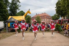 Zum Dorffest in Straupitz gehört auch ein Auftritt der Funkengarde.