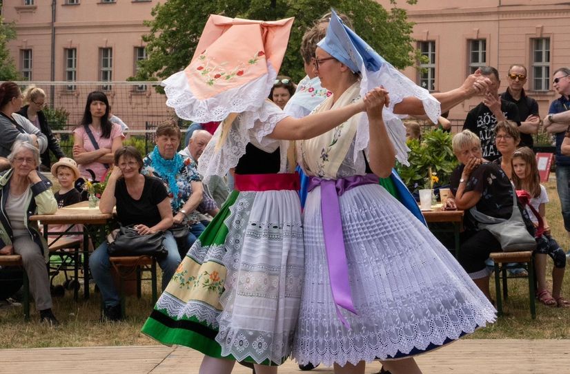 Auch die Trachtentanzgruppe gehört zum Dorffestprogramm in Straupitz.