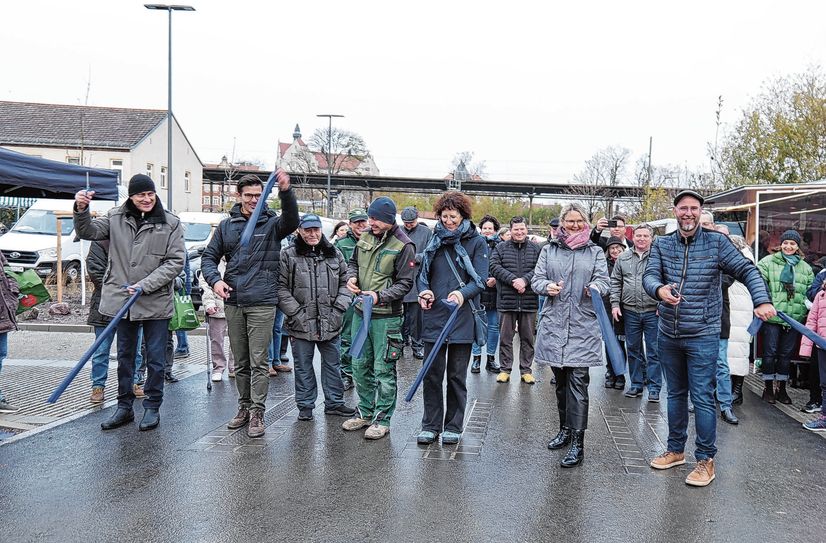 Viele künftige Nutzer, Markthändler und Stadtteilbewohner waren zur Eröffnung des neuen Wochenmarktplatzes in Meißen-Cölln gekommen.