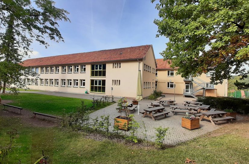Gefährdet die WLAN-Anlage an der Grundschule Berggießhübel die Gesundheit der Schüler? Eine Elterninitiative fordert Aufklärung.