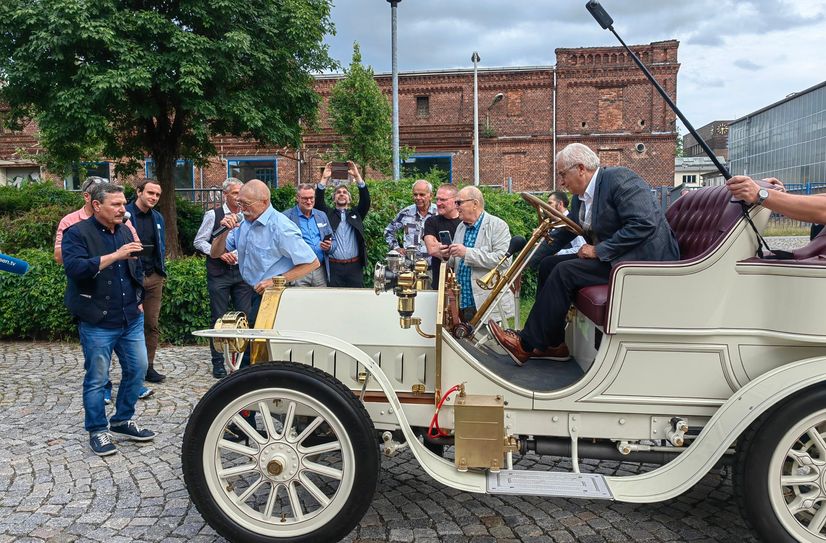 Natürlich musste der HORCH zeigen, dass er anspringt und fährt.
