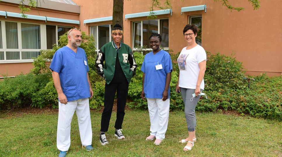 Austausch über Ländergrenzen hinweg. V.l. Bertrand Bruno, Aicha Folefack, Romaine Ntsama und Yvonne Hiob.