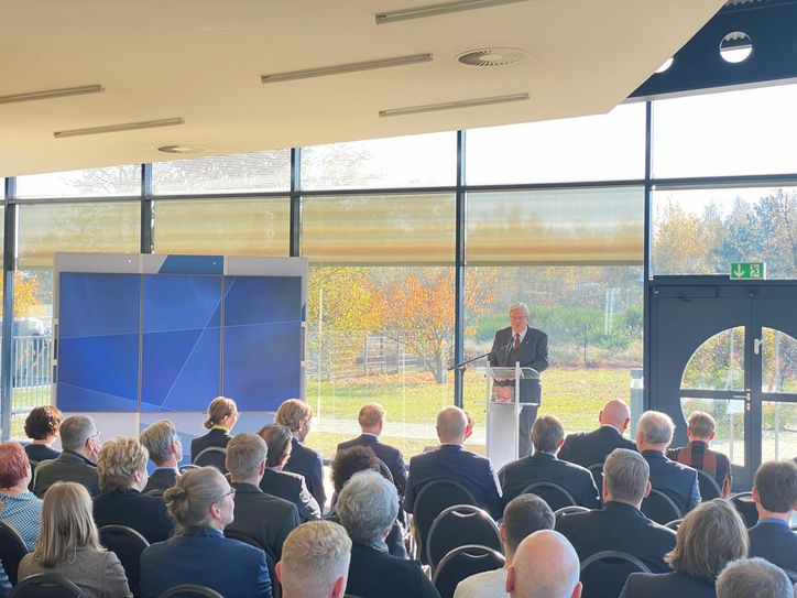 Prof. Jörg Steinbach appelliert: „Kopf hoch, Cottbuser und Lausitzer! Die Region hat eine gute Perspektive und mit der Eröffnung des neuen Standorts der Bundesnetzagentur wurde dafür ein weiterer Schritt gemacht.“ Foto: Simons