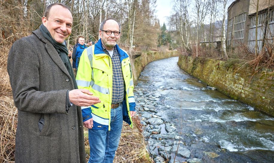 Umweltminister Günther und Tilo Seidel (rechts) von der Landestalsperrenverwaltung.