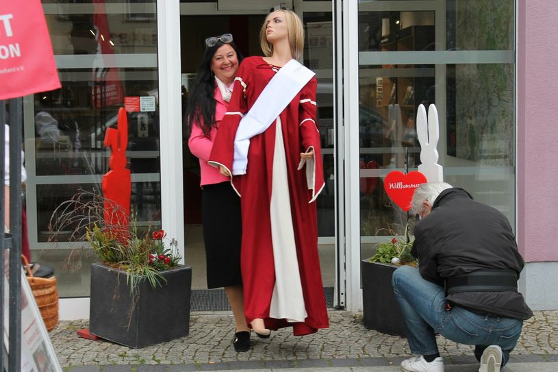 ...und Kerstin Jahre, Leiterin der örtlichen Tourist Information ist mitendrin.
