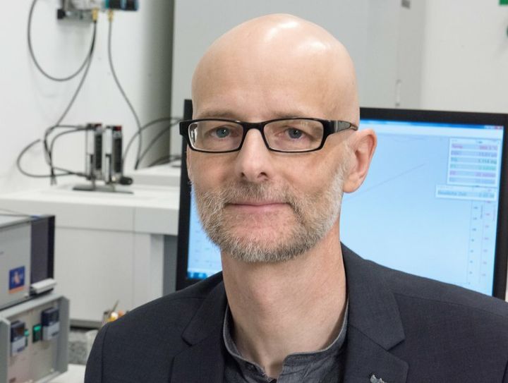 Mit der Experimentalvorlesung von Prof. Dr. Peer Schmidt startet die Schüleruni. Foto: BTU Cottbus-Senftenberg