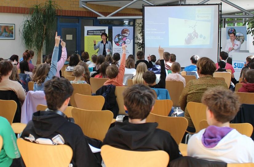 Die erste Ausgabe der Weißwasseraner Kinderakademie fand am 5. Mai im E-Werk der Stadtwerke statt. Das soll auch für folgende Ausgaben der Veranstaltungsort bleiben.
