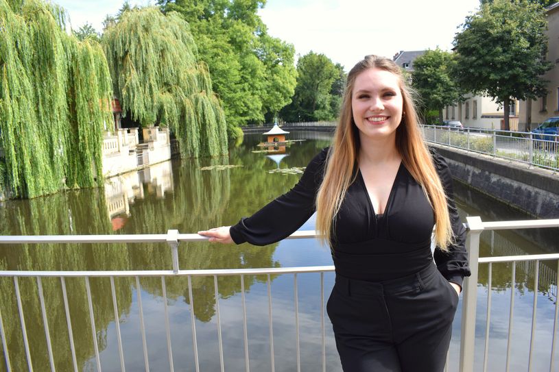 Die aufgeschlossene Selina Hartmann trat in der Gameshow »99 – Eine:r schlägt sie alle« gegen andere Kandidaten an und musste sich mit Geschick und Cleverness behaupten.