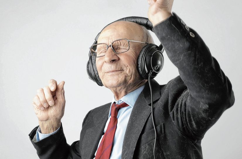 Damit das Leben im Alter auch schön ist, will der neue Seniorenratgeber Klarheit schaffen.