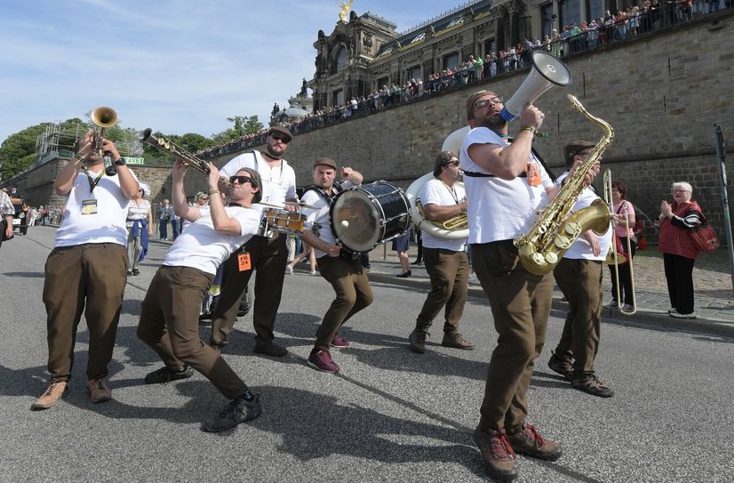 Das Warm-Up für den großen Dixieland-Umzug - Xarals Dixieband aus Portugal.