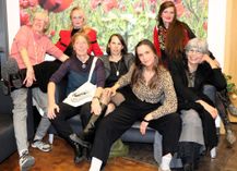 Die Künstlerinnen (v.l.): Iris Stöber E.R.N.A. (hinten), Catrin Große, Antje Bräuer, Luise Walter, Stephanie Mai und Petra Schober.