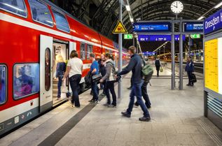 S-Bahn im Dresdner Hauptbahnhof.