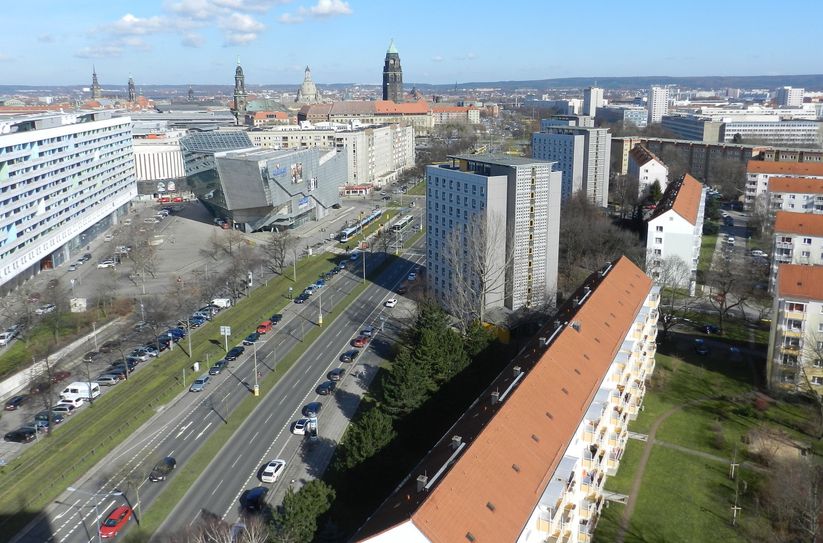 Blick in die St. Petersburger Straße von Süden.