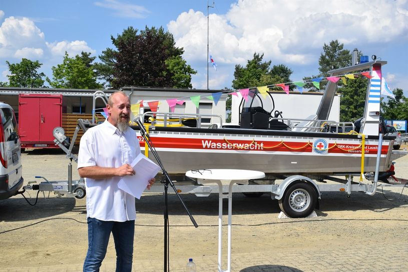 Jörn-Torsten Kusch (stellv. Ortsgruppenleiter) bei seiner Rede zur Bootstaufe.