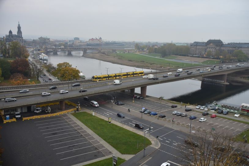 Ab Montag wird die Carolabrücke saniert.  Foto: Schiller