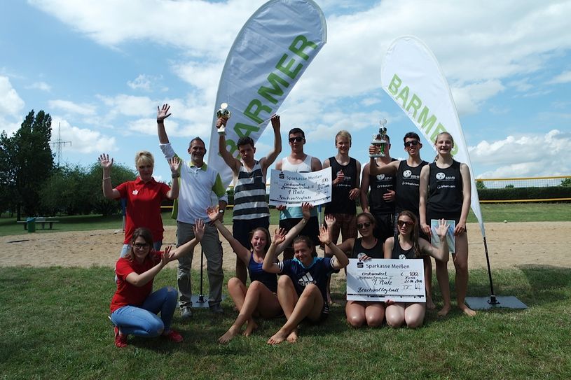 ...sowie die beiden Gewinnerteams aus Oschatz (links im Bild) und Riesa (rechts im Bild). (Fotos: BARMER GEK)