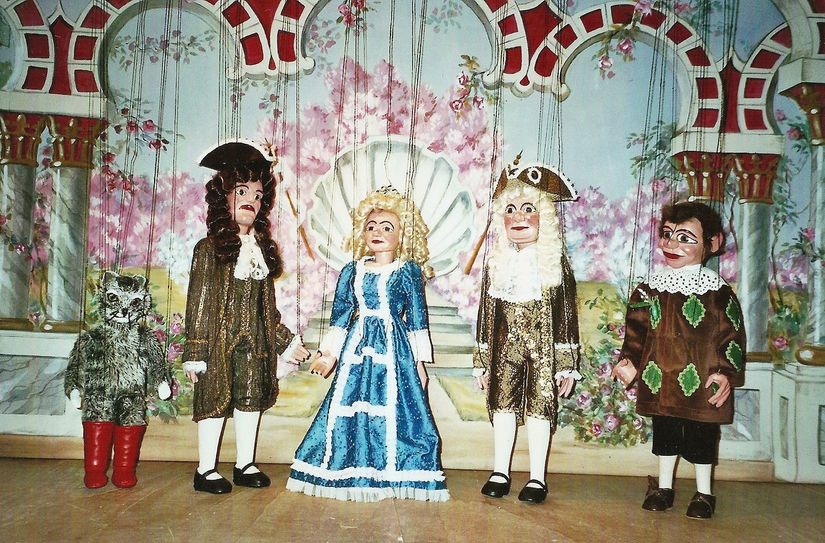 Eine Vorstellung für die ganze Familie bietet das Traditionelle Marionettentheater von Evelyn und Uwe Dombrowsky am Historischen Marionettenspieltag in Kröbeln am 9. April.