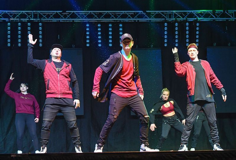 "Evolution 7" aus Luckewalde siegten in der Kategorie HipHop/Erw. Foto: Holm Helis