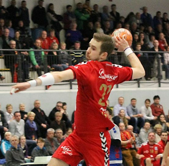 Philipp Gildemeister erzielt einen Treffer für die Lok. Foto: Hatzi