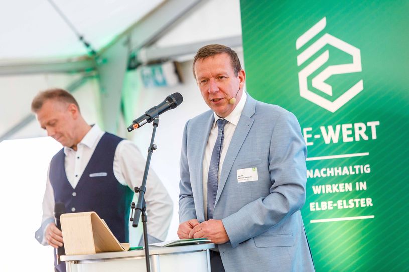 Landrat Christian Jaschinski stellte den neuen Zukunftspreis »EE-Wert« vor.